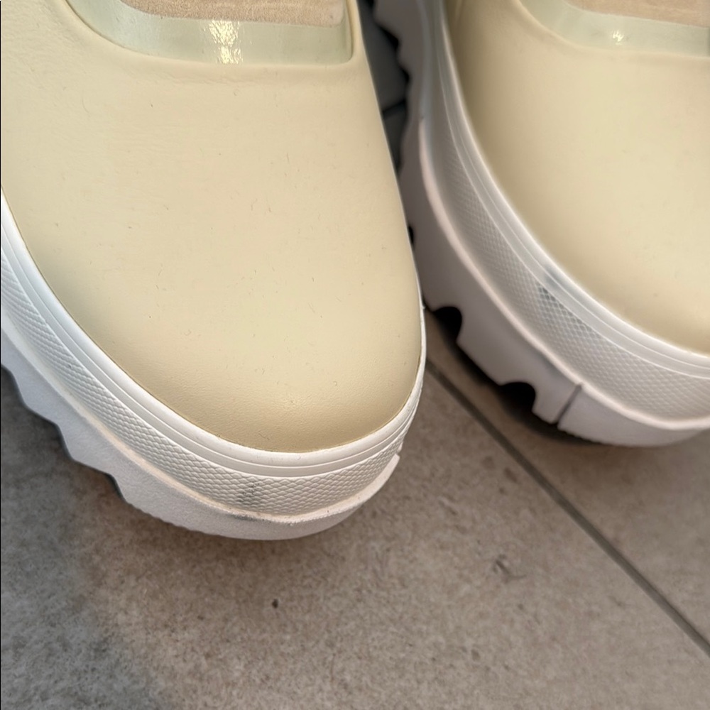 Sorel Cream Sherpa-Lined Lace-Up Platform Winter Boots - Picture 3 of 4